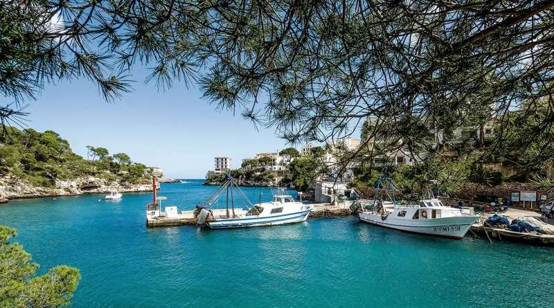 Cala Figuera Santanyí fishing harbour in Mallorca with boats and turquoise water