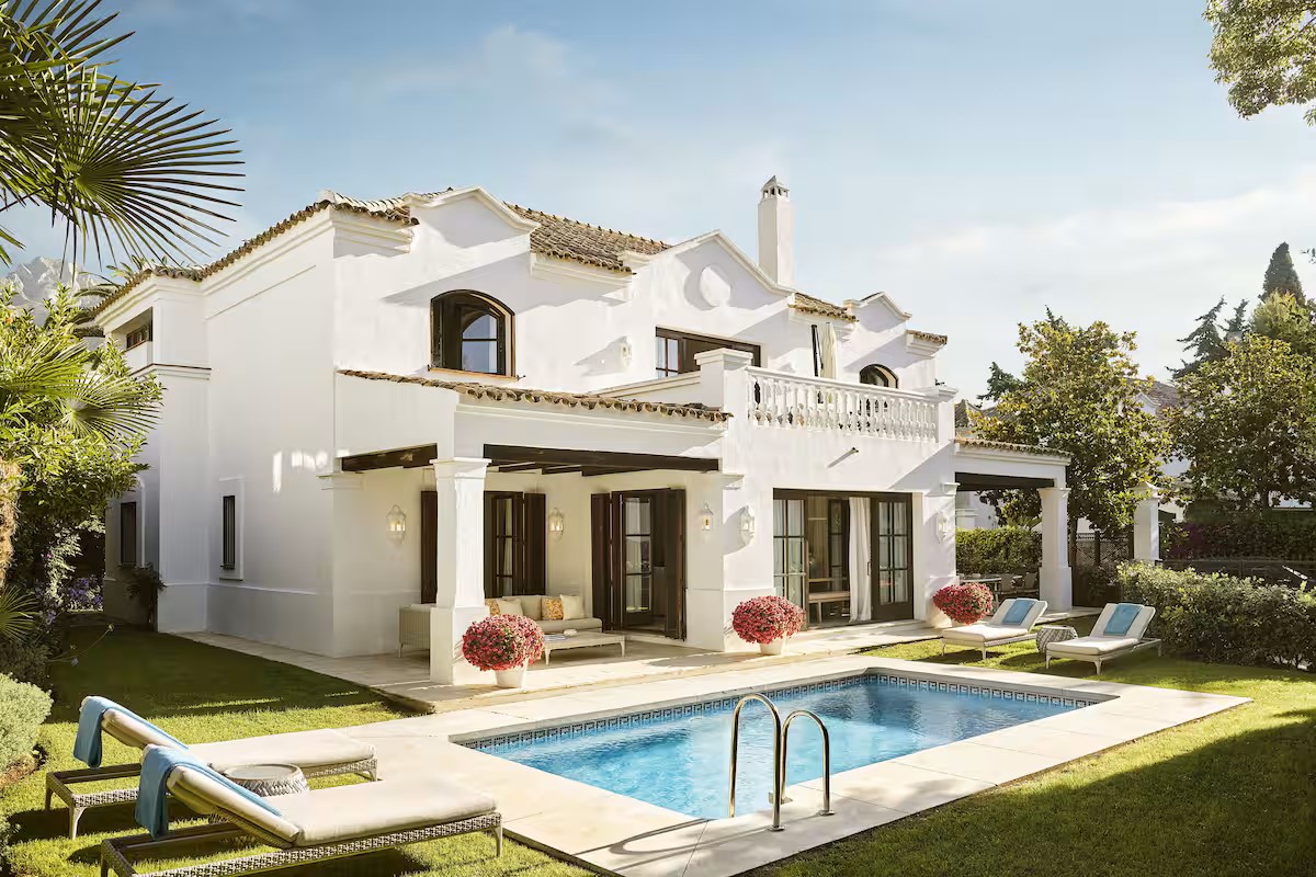 4 Bedroom luxury villa with a private pool in the Marbella Club Hotel in the Golden Mile in Marbella