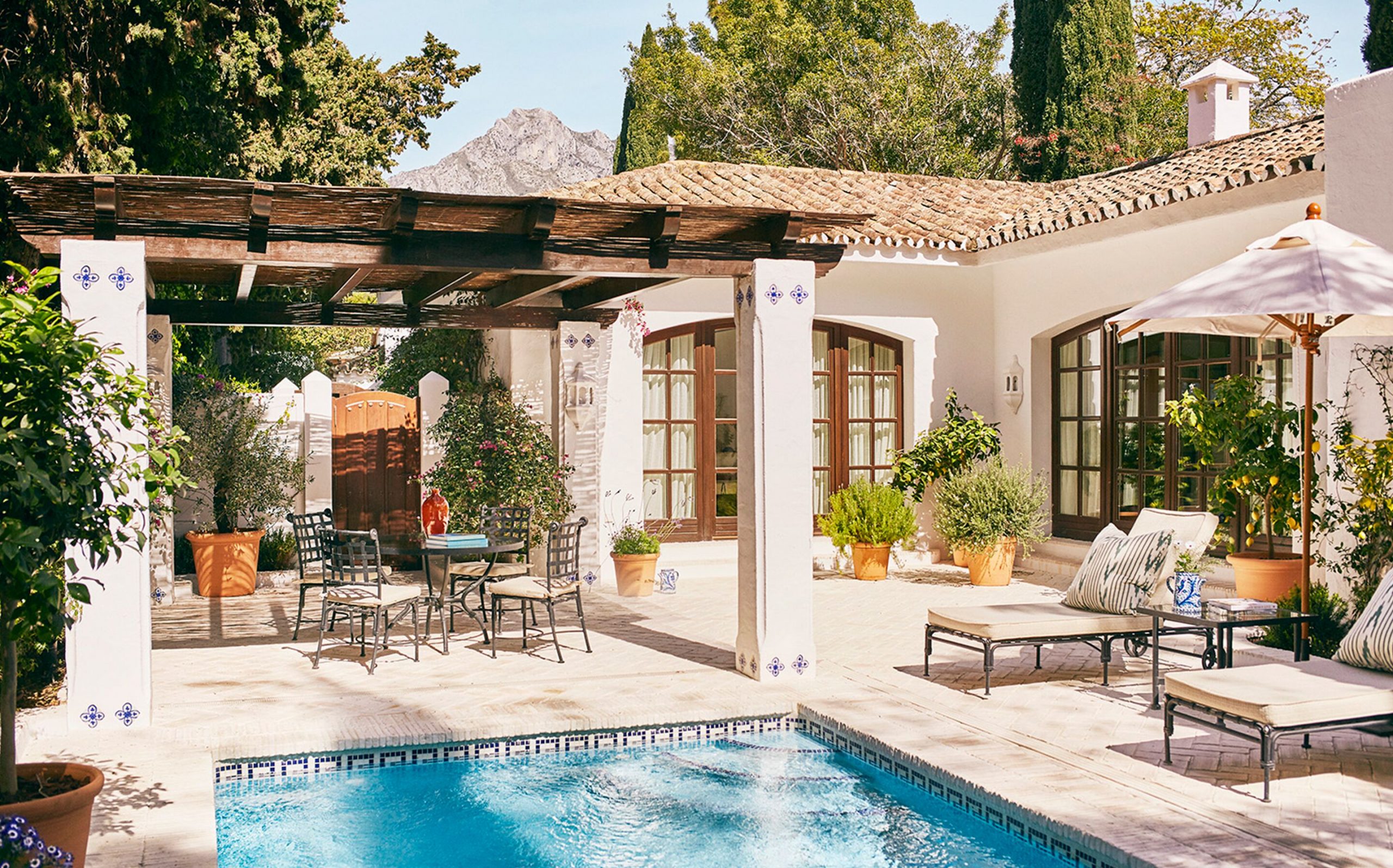 Luxury villa with a private pool in the Marbella Club Hotel in the Golden Mile in Marbella